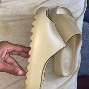 Size 7 in men’s but really fits like 6.5